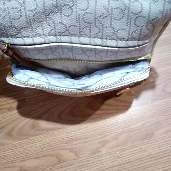 NWT CALVIN KLEIN PURSE - Picture 8 of 11